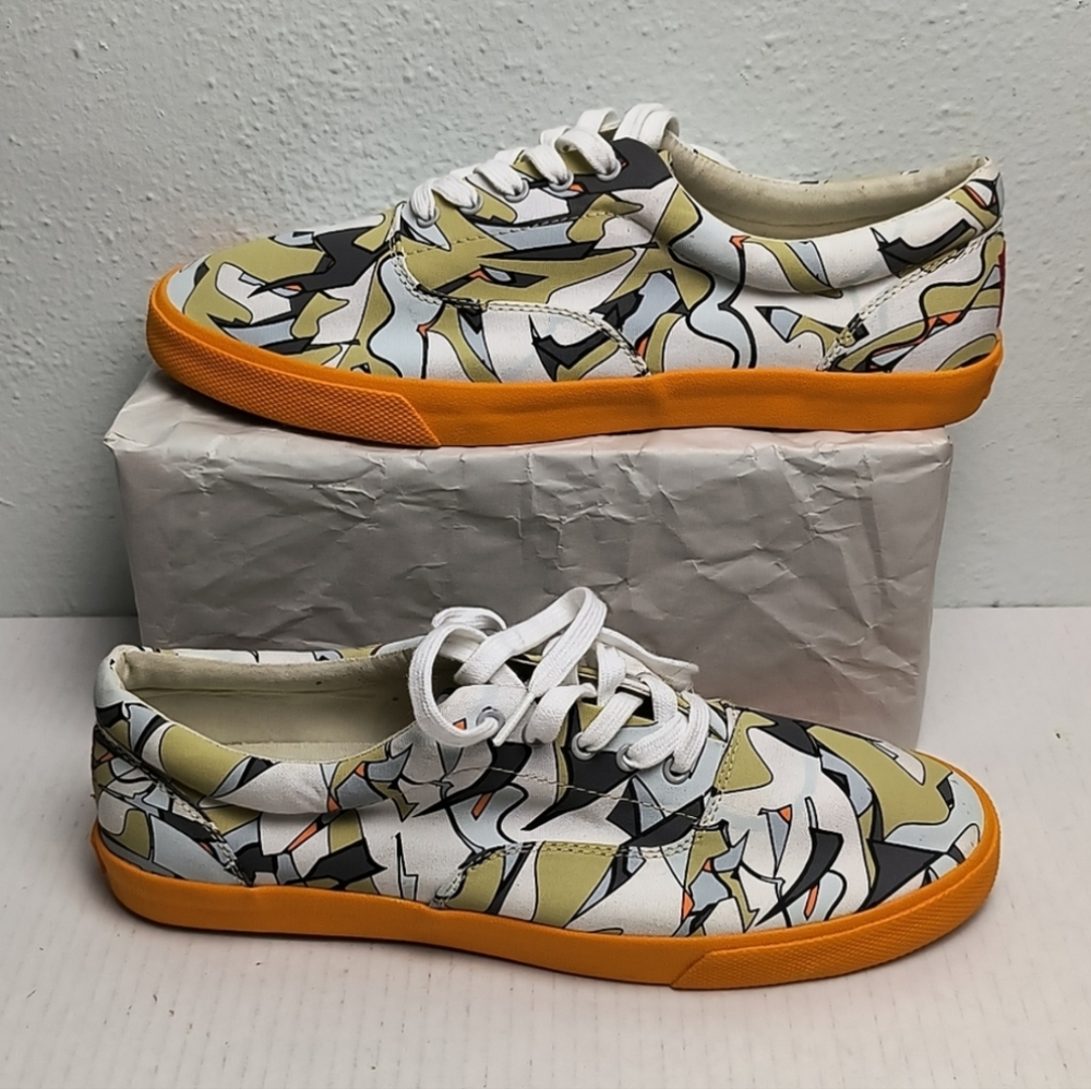 Bucketfeet Size 11 Artsy Canvas Sneakers Shoes Fragments Print